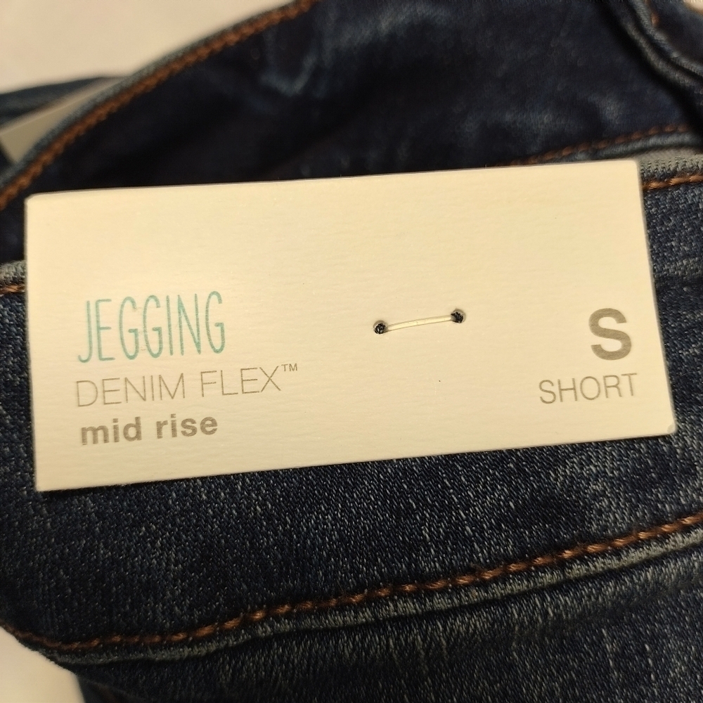 Maurices Women's Blue Distressed Mid Rise Short Skinny Jeans Size S NWT - Picture 9 of 10